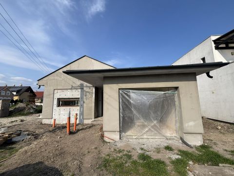 Eladó Ház 6000 Kecskemét , Magas minőségben megépített családi ház eladó Vacsiközben