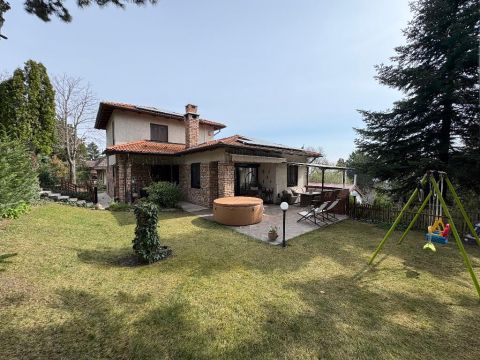 Eladó Ház 2049 Diósd , 2049 Diósd, családi házas , elegáns