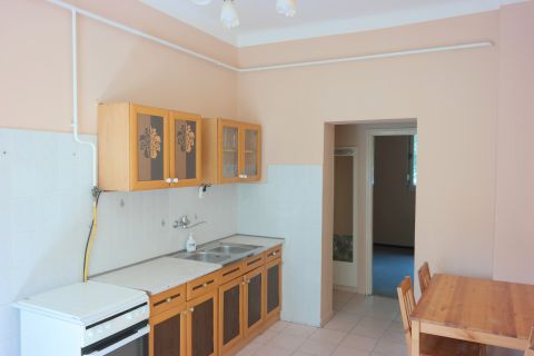 Eladó Lakás 1211 Budapest 21. kerület , II: Rákóczi F. útnál 2 külön nyíló szobás, 60 nm kert/beálló