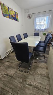 Eladó Ház 8200 Veszprém , Sorház saroképülete  