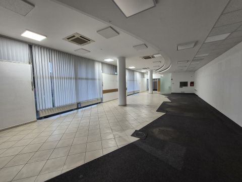 Kiadó Üzlethelyiség 2800 Tatabánya 