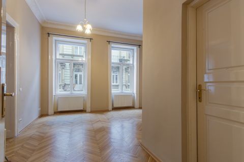 Eladó Lakás 1074 Budapest 7. kerület Dohány utcában 3 szobás hangulatos, jó elosztású lakás!