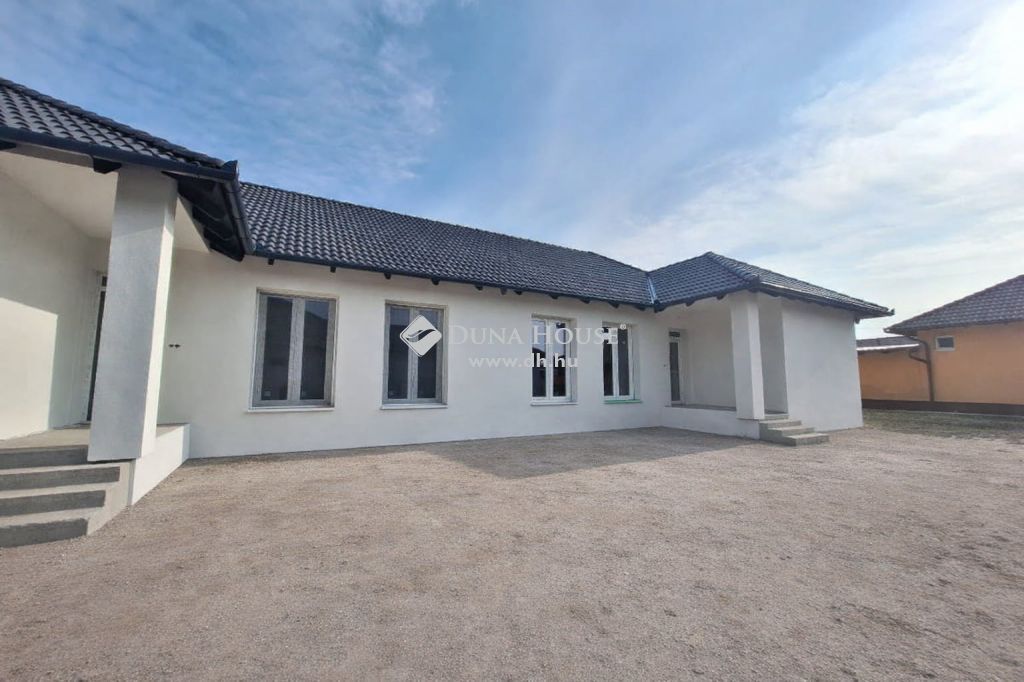 2200 Monor , Monor újépítésű részén — 1/14