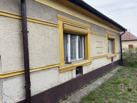 Eladó Ház 2454 Iváncsa 