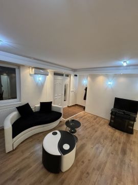 Eladó Lakás 2200 Monor , Monor központjában liftes házban