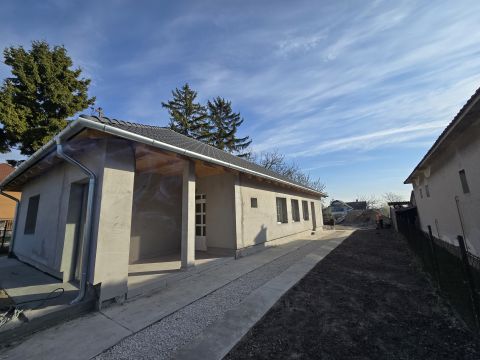 Eladó Ház 8151 Szabadbattyán , 101 nm-es felújított ház 