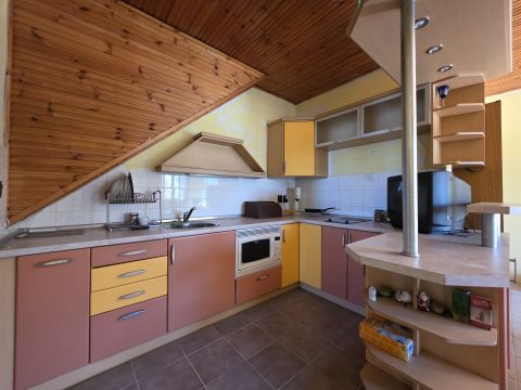 Kiadó Lakás 1155 Budapest 15. kerület Pestújhely családi ház, nappali-konyha + 3 szoba, terasz