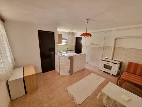 Eladó Ház 8095 Pákozd Bella patak mellett a központban!