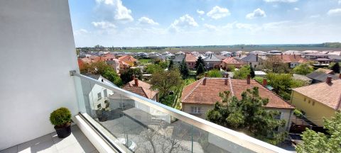 Eladó Lakás 9700 Szombathely , Felújított 2 szobás azonnal költözhető lakás a KISZ-en !