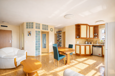 Eladó Lakás 1047 Budapest 4. kerület Újpest Juharliget zárt lakópark 3 szobás 1.emeleti lakás