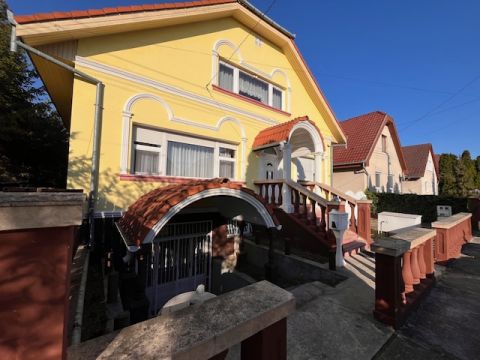 Eladó Ház 6000 Kecskemét Bagoly egészségház közelében szép állapotú családi ház eladó