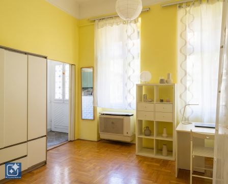 Eladó Lakás 1088 Budapest 8. kerület , BLAHÁTÓL 5 PERCRE, JÓ ÁLLAPOTÚ GARZON, TÖKÉLETES BEFEKTETÉS