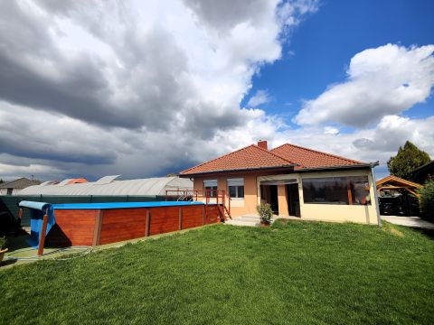 Eladó Ház 2315 Szigethalom , Nagyon szép, igényes családi ház eladó.