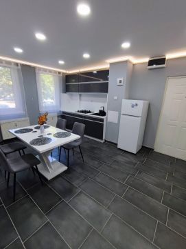 Eladó Lakás 1203 Budapest 20. kerület , Felújított panel lakás, barátságos környék.