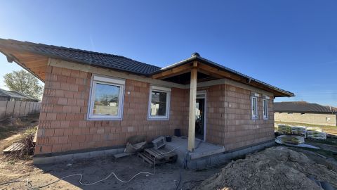 Eladó Ház 2335 Taksony , Kert utca 