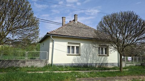 Eladó Ház 7213 Szakcs 