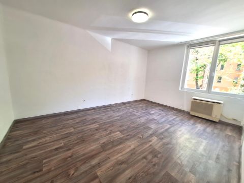 Eladó Lakás 6000 Kecskemét , 1.EMELET***SZIGETELT HÁZ***ZÖLDÖVEZET