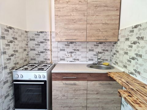 Eladó Lakás 6000 Kecskemét 1.EMELET***SZIGETELT HÁZ***ZÖLDÖVEZET