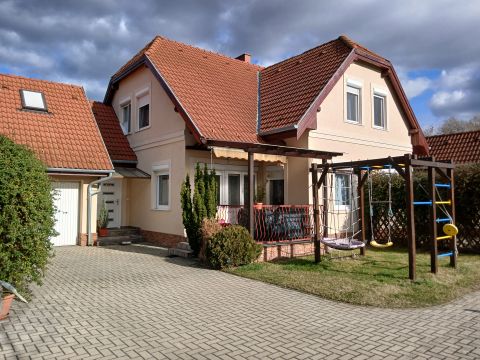 Eladó Ház 6050 Lajosmizse 