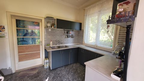 Eladó Ház 2760 Nagykáta Felújítandó ikerházfél Nagykáta központjában