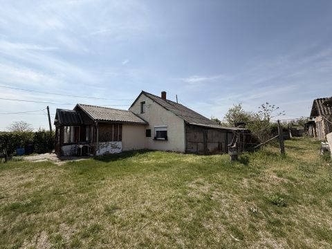 Eladó Ház 2883 Bársonyos zártkerti ház, cserépkályhás fűtéssel, művelhető szőlővel 