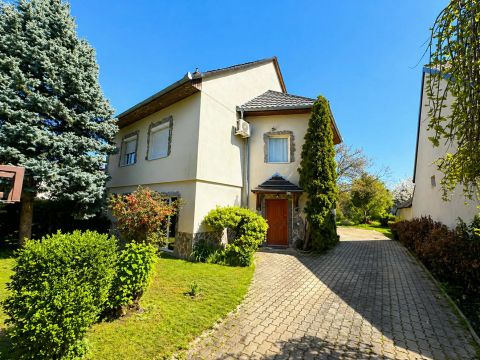 Eladó Ház 9172 Győrzámoly Rákóczi út közelében