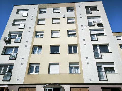 Eladó Lakás 9028 Győr Győr Szabadhegyen Tóparti 1 emeleti panel lakás eladó!