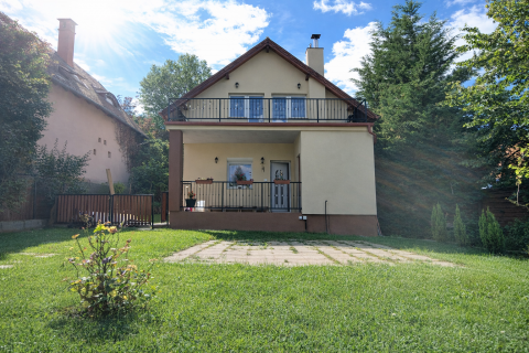 Eladó Ház 2083 Solymár , Solymár Hutweide erdőhöz közeli utcában