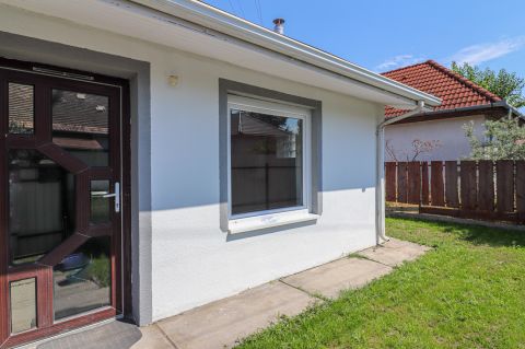 Eladó Ház 1097 Budapest 9. kerület , Kertkapcsolatos ikerház fél!