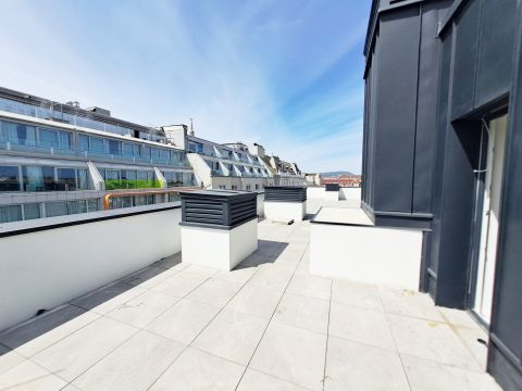 Eladó Lakás 1073 Budapest 7. kerület Azonnal költözhető új ép. lakás a Blahánál