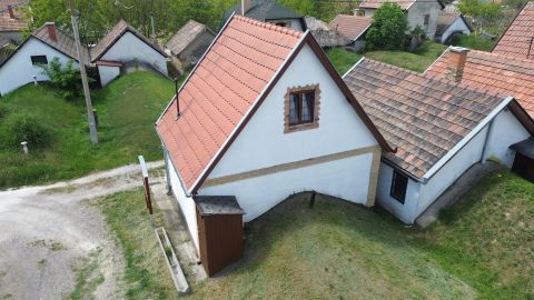 Eladó Mezőgazdasági 2200 Monor Monoron a téglagyári dűlőben felújított présház