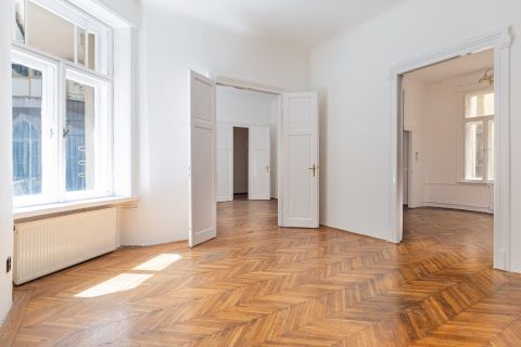 Eladó Lakás 1052 Budapest 5. kerület , Sétálóutcában értékálló befektetés