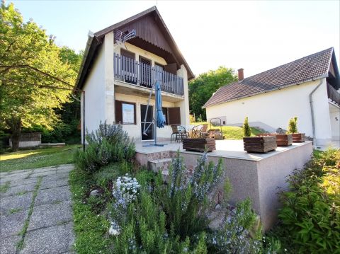 Eladó Ház 2458 Kulcs Duna parthoz közel,panorámás, 60 m2-es hétvégi ház eladó!