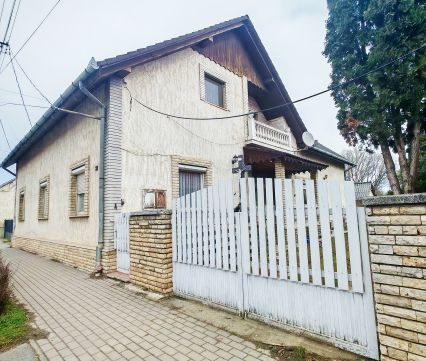 Eladó Ház 8840 Csurgó , Csurgó főutcáján emeletes nagy családi ház eladó! 