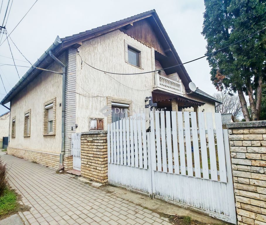 8840 Csurgó , Csurgó főutcáján emeletes nagy családi ház eladó! — 1/37
