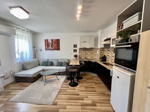 Eladó Lakás 1139 Budapest 13. kerület Amerikai konyhás újszerű lakás csendes, központi környéken