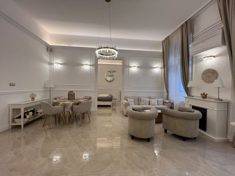 Kiadó Lakás 1073 Budapest 7. kerület Kertész utcában,nappali+ 1 hálószobás, elegáns nagypolgári