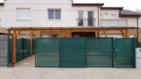 Kiadó Lakás 6000 Kecskemét , Nappali + 3 szobás, BÚTOROZOTT sorházi lakás, dupla beálló