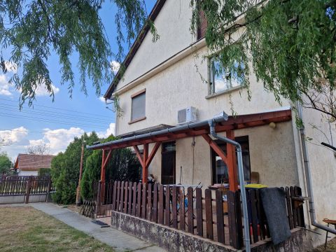 Eladó Ház 2254 Szentmártonkáta , Szentmártonkátán közel az állmosáshoz eladó nagy családi ház