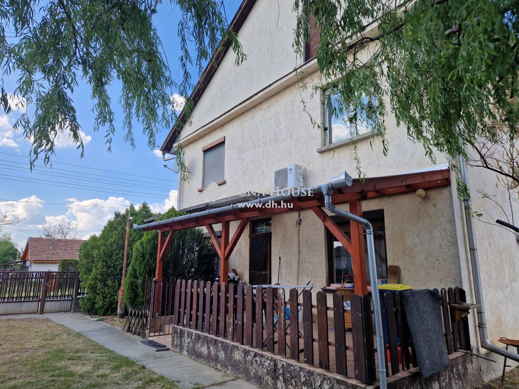2254 Szentmártonkáta , Szentmártonkátán közel az állomáshoz eladó nagy ház — 1/31
