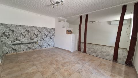 Eladó Ház 7003 Sárbogárd , King Food Ételbár parkolója
