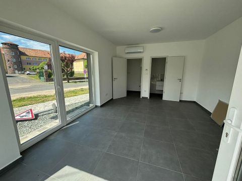 Eladó Iroda 9300 Csorna , Tesco közelében