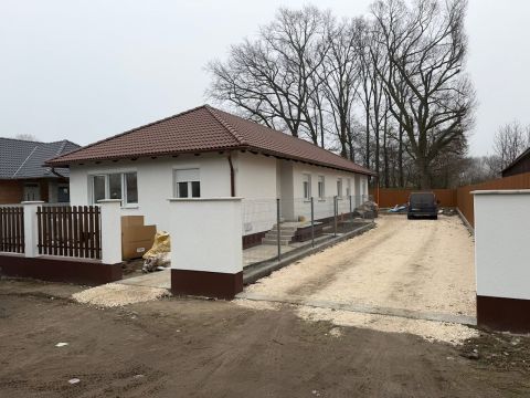 Eladó Ház 2213 Monorierdő , 3 szobás, újépítésű ikerházfél, hőszivattyús fűtéssel!