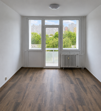 Eladó Lakás 1181 Budapest 18. kerület , Napfényben úszó, nagyméretű, 4 szobás, erkélyes panellakás