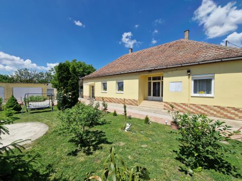 Eladó Ház 6527 Nagybaracska , Csendes helyen