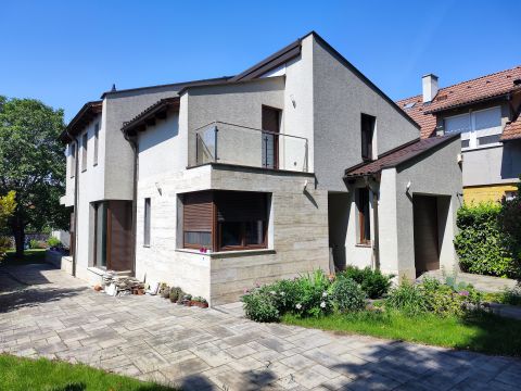 Eladó Ház 1163 Budapest 16. kerület , Ladháza utca