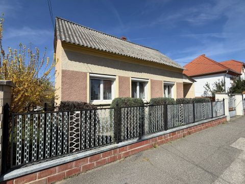Eladó Ház 9600 Sárvár , Kertváros