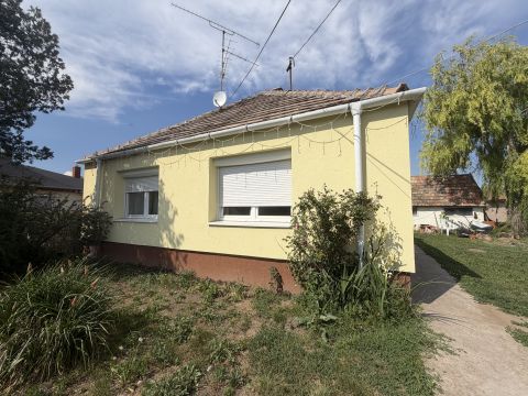 Eladó Ház 9099 Pér , Dávid köz közelében