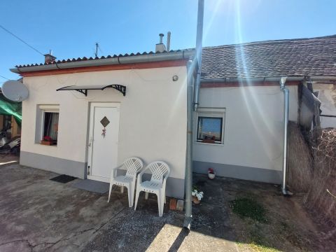 Eladó Ház 6500 Baja 
