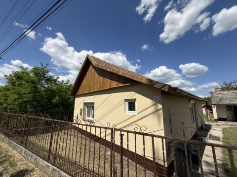 Eladó Ház 2768 Újszilvás 